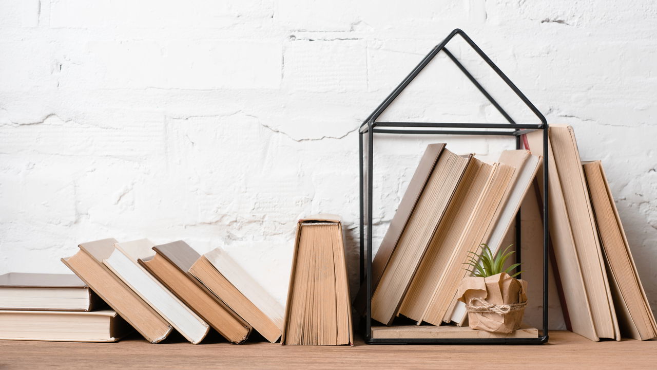 O poder da decoração com livros que encanta e inspira