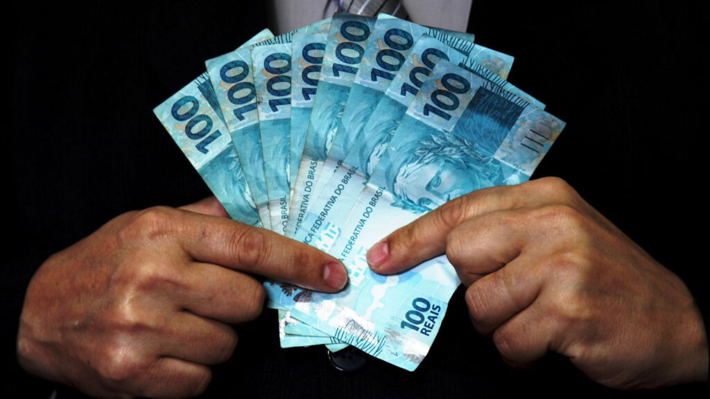 Novas regras do Banco Central mudam forma de transferir dinheiro via Pix e TED