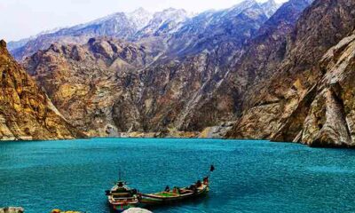 Lagos se destacam na paisagem em diferentes regiões da Ásia