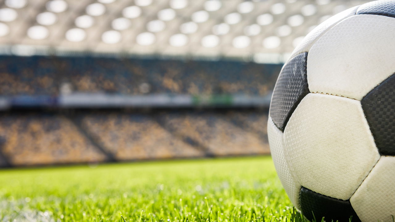 A paixão pelo futebol continua mas o torcedor mudou de lugar