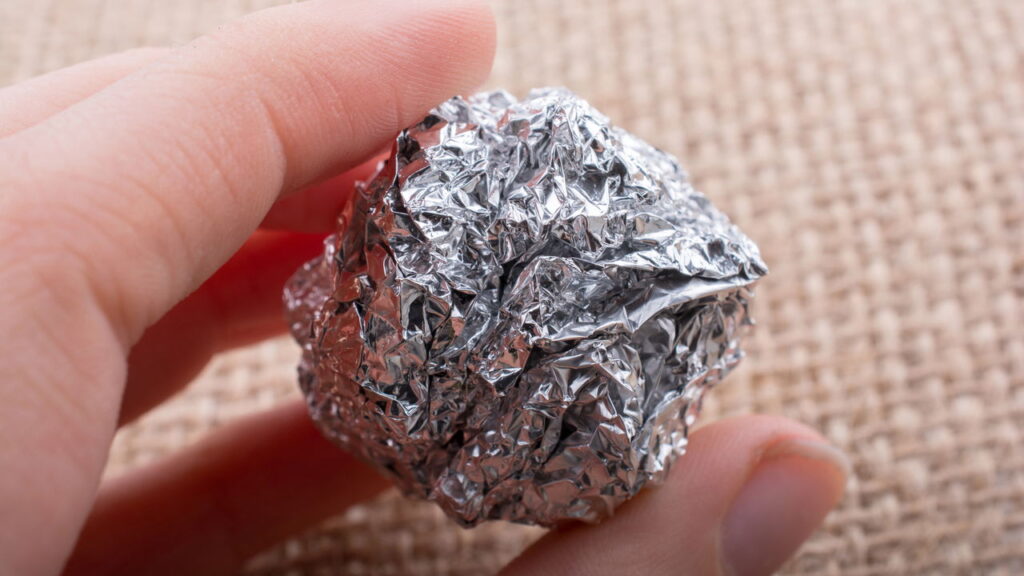 Casa livre de pragas com papel alumínio! Veja como usar
