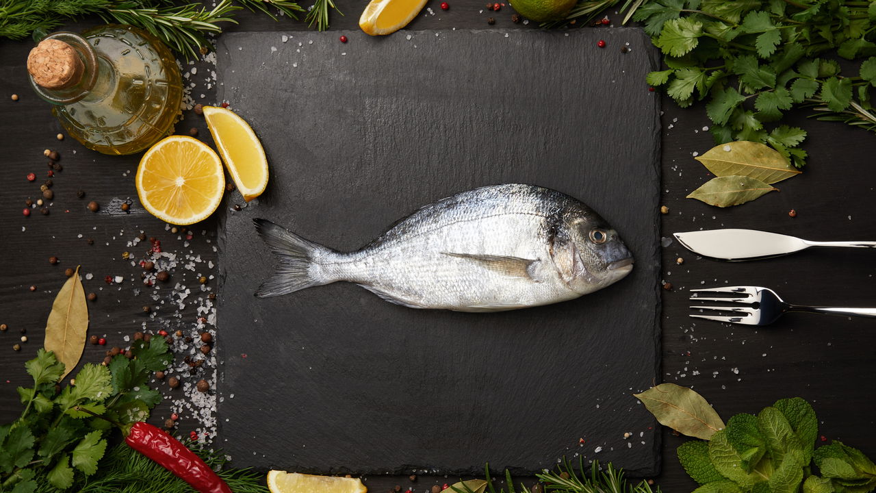 Elimine o cheiro de peixe com estas técnicas simples e eficientes