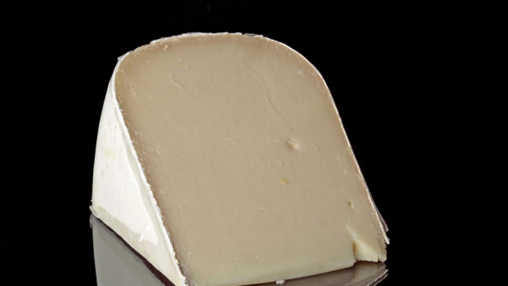 Você nunca mais vai querer comprar queijo depois de ver isso