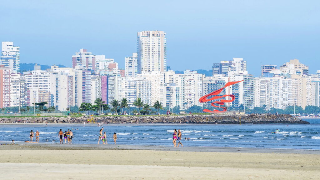 Essa cidade tem tudo que um aposentado sonha — e fica à beira-mar