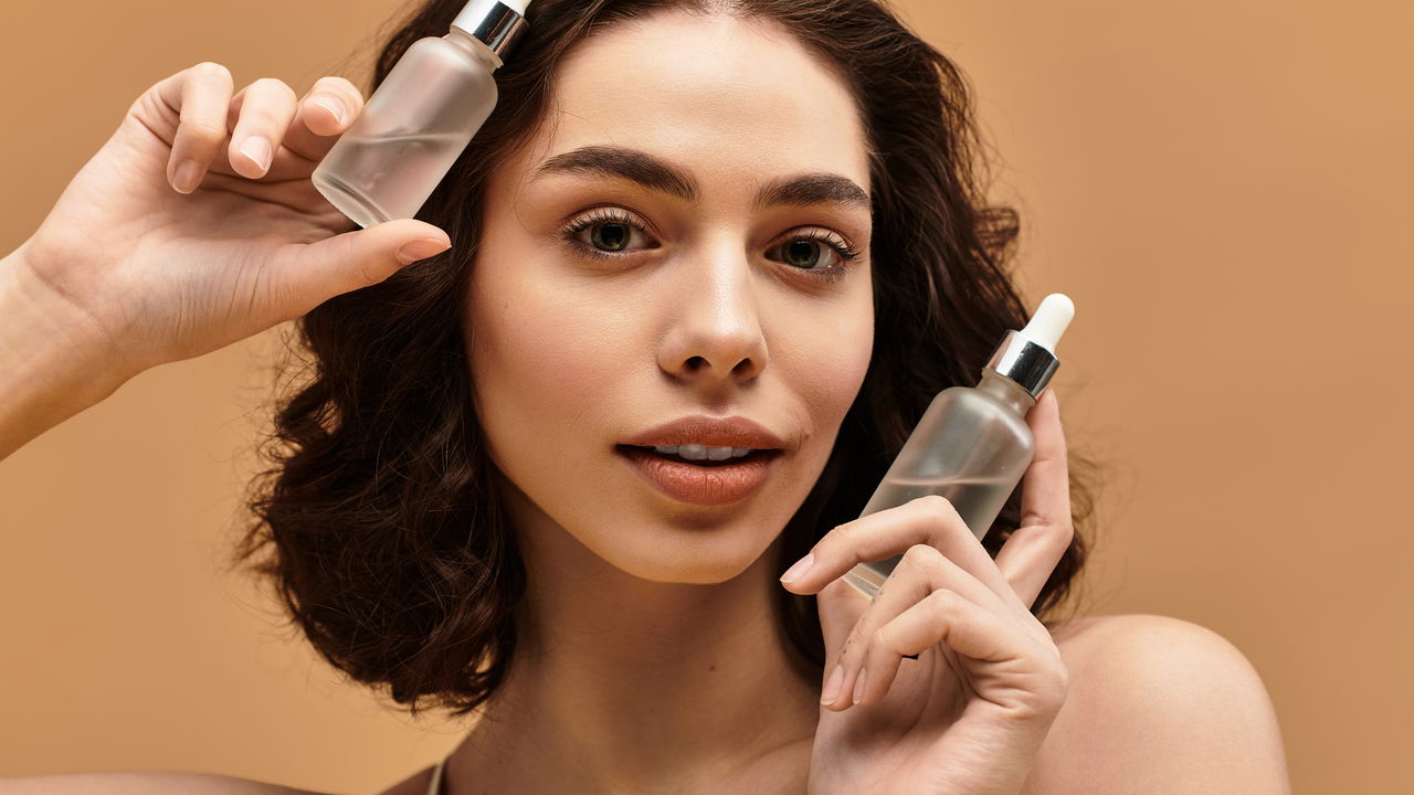 O guia de séruns faciais que pode mudar sua pele para sempre