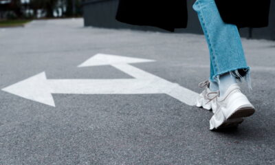 Ideias de looks com tênis que estão bombando