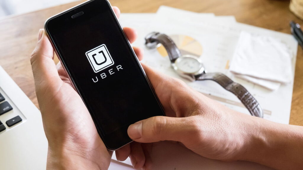 Robotáxis da Uber enfrentam atrasos com nova regulamentação