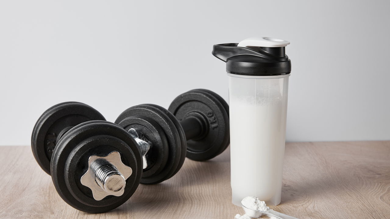 Quer mais músculos? Veja as 3 vitaminas que são seu segredo!