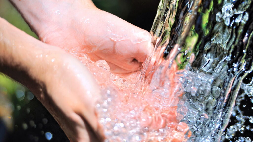 Por que beber água da chuva pode colocar sua saúde em risco
