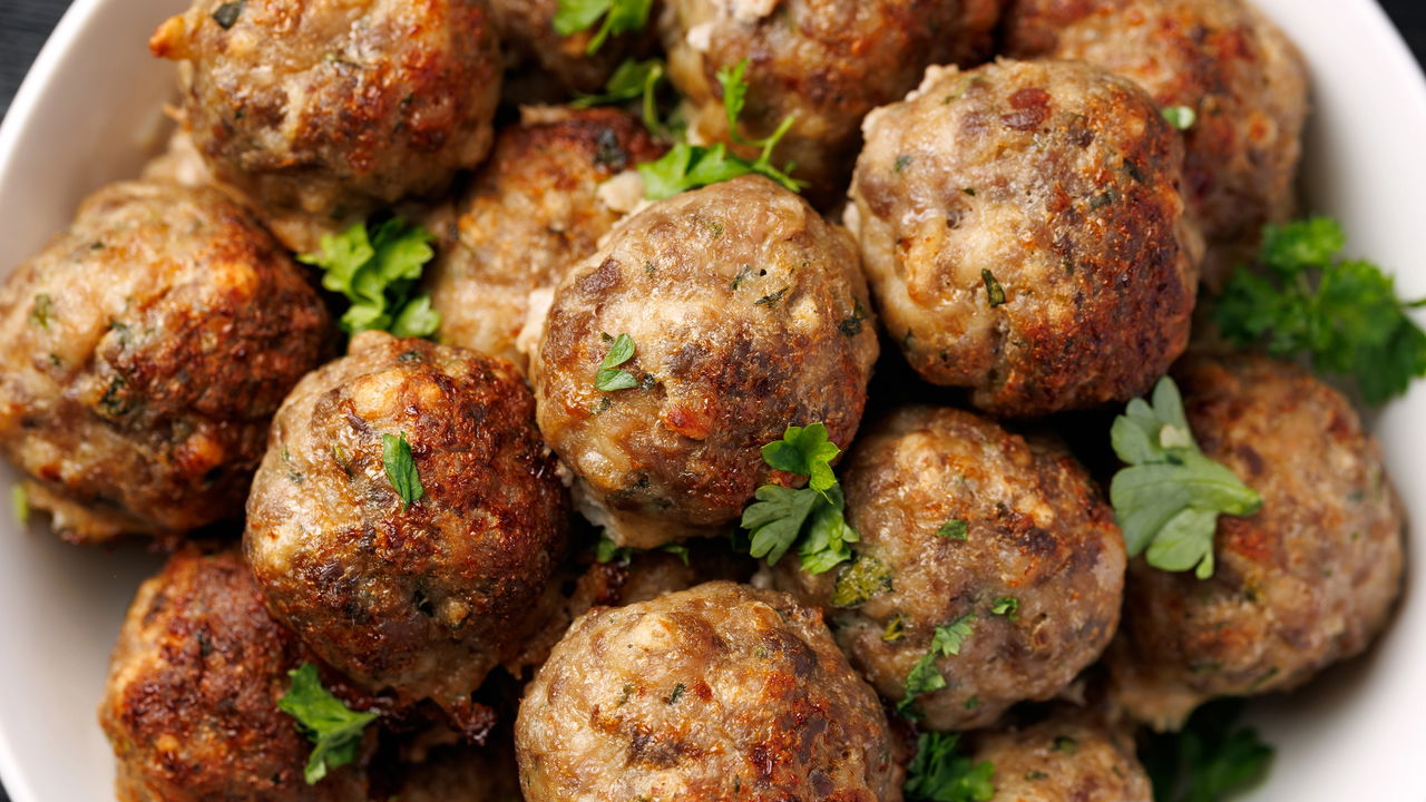 Receita simples e maravilhosa de almôndegas de carne moída ao molho sem gastar muito