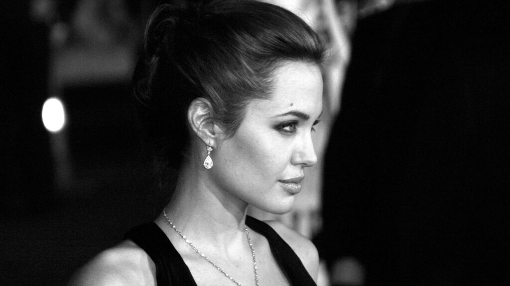 Angelina Jolie brilha como Maria Callas no streaming