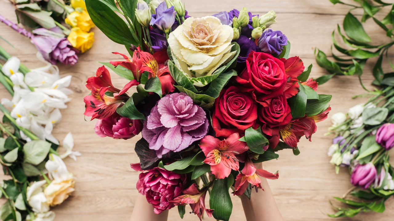 Alergias? Clima instável? O buquê artificial é a solução elegante para noivas