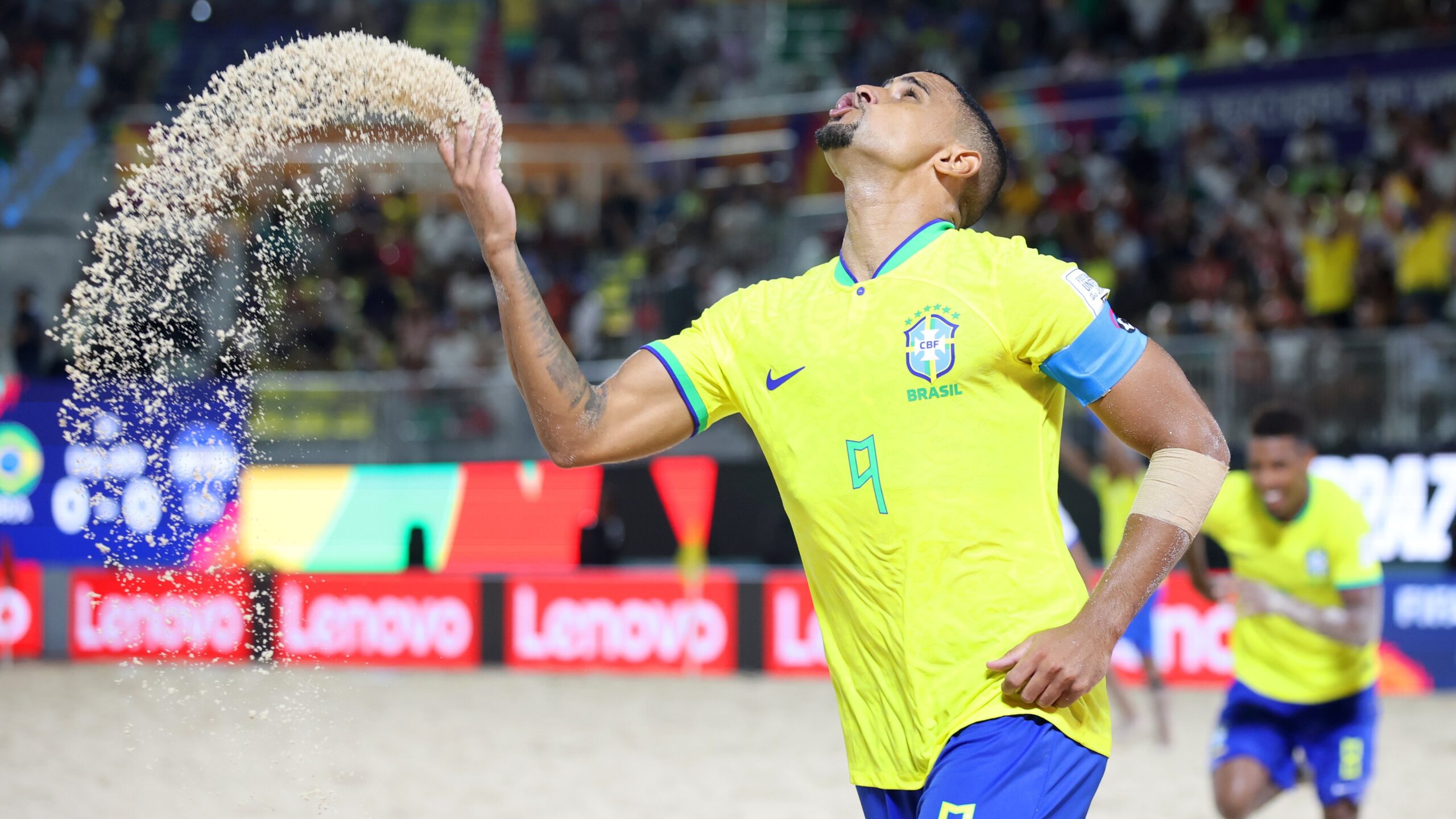 Brasil goleia Espanha e se garante na semi da Copa do Mundo de futebol de areia