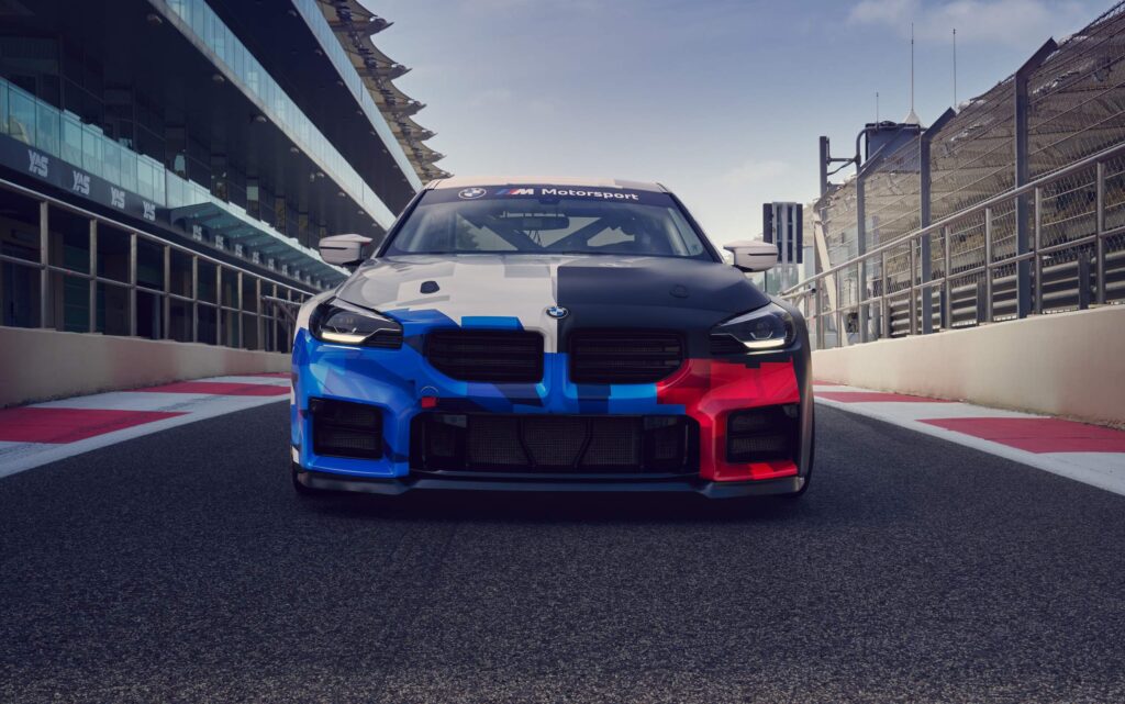 Por que a BMW ainda aposta no câmbio manual nos esportivos em 2025?