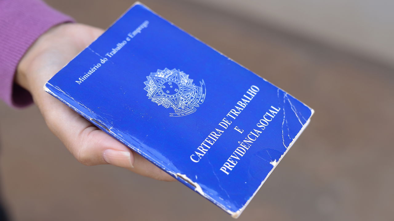 Trabalhadores reagem ao fim de 1h de almoço com lei trabalhista vigente