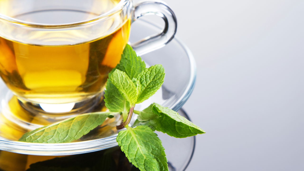 Cólicas e gases? O chá de hortelã é o seu novo aliado natural!