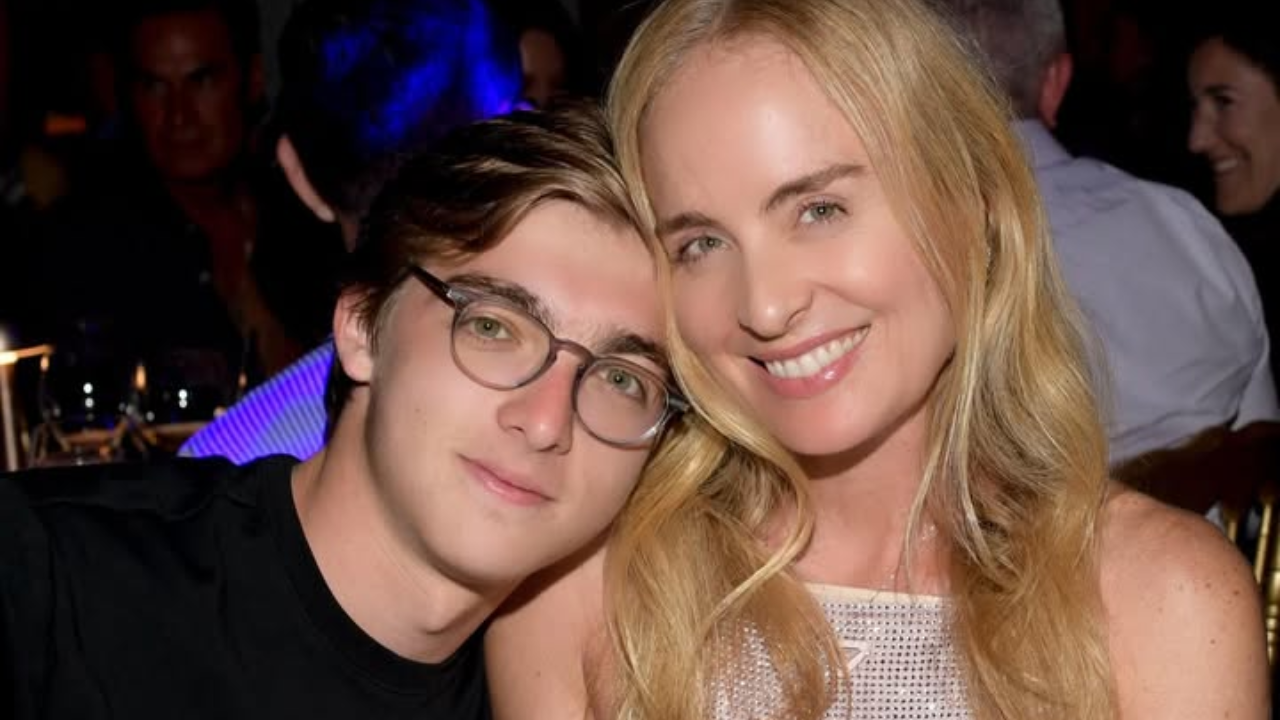 Flagra! Joaquim Huck curte samba no Rio com a namorada