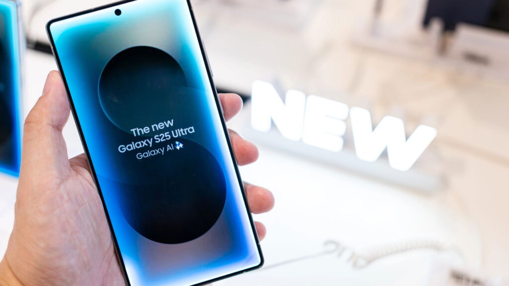 Galaxy S25 Edge desembarca no Brasil com preços oficiais
