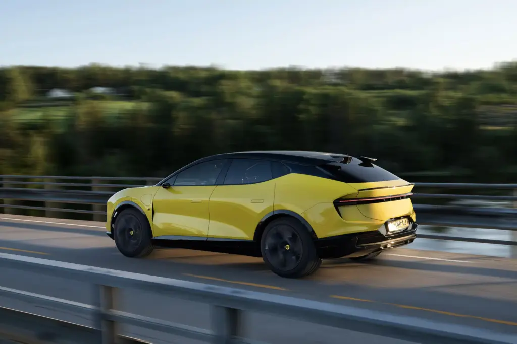 Lotus Eletre revoluciona a marca e chama atenção da família real