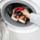 Como evitar que seus tênis deformem na máquina de lavar