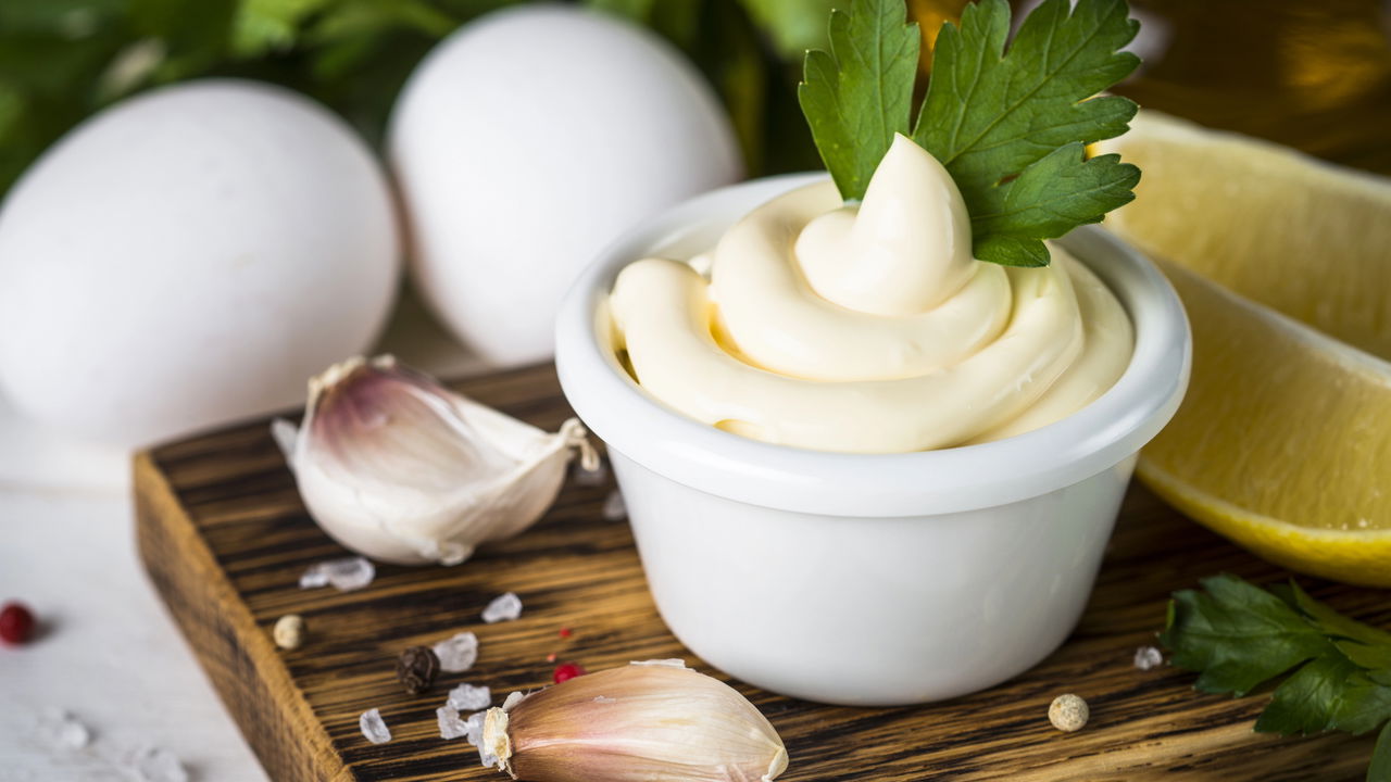 A maionese de hamburgueria que deixa qualquer lanche mais saboroso