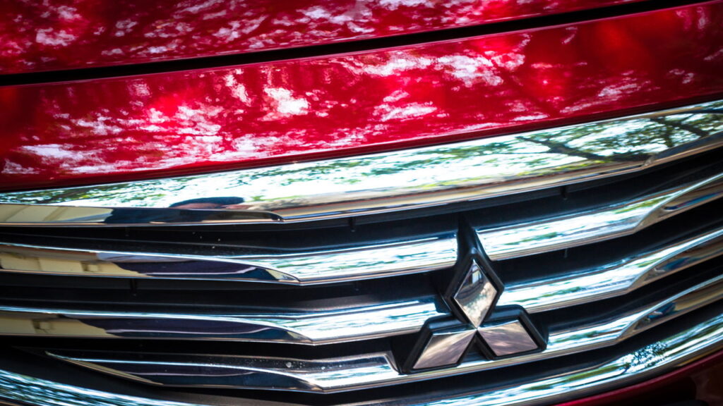 Conheça o SUV elétrico da Mitsubishi com tecnologia Foxtron e design europeu