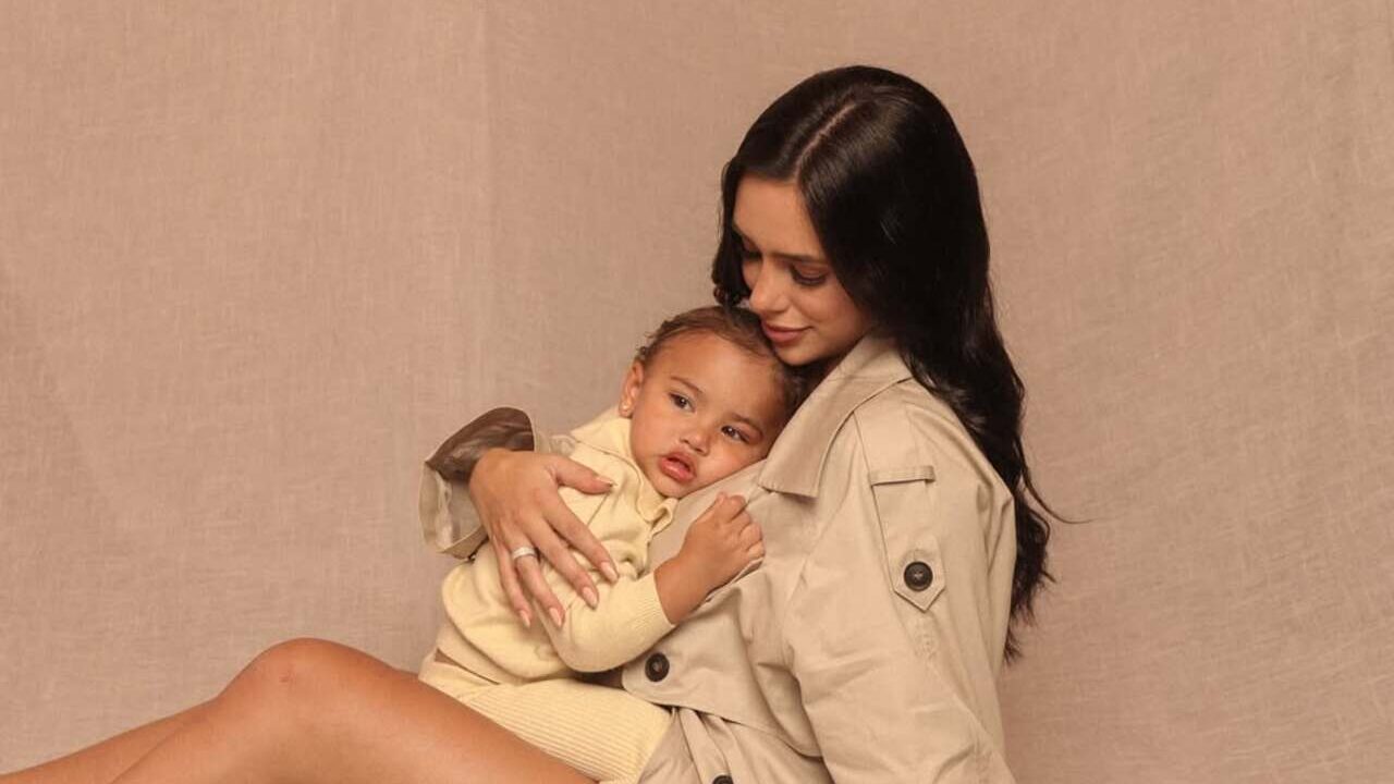 A pequena bailarina! Mavie, filha de Neymar ,derrete a web com looks de balé