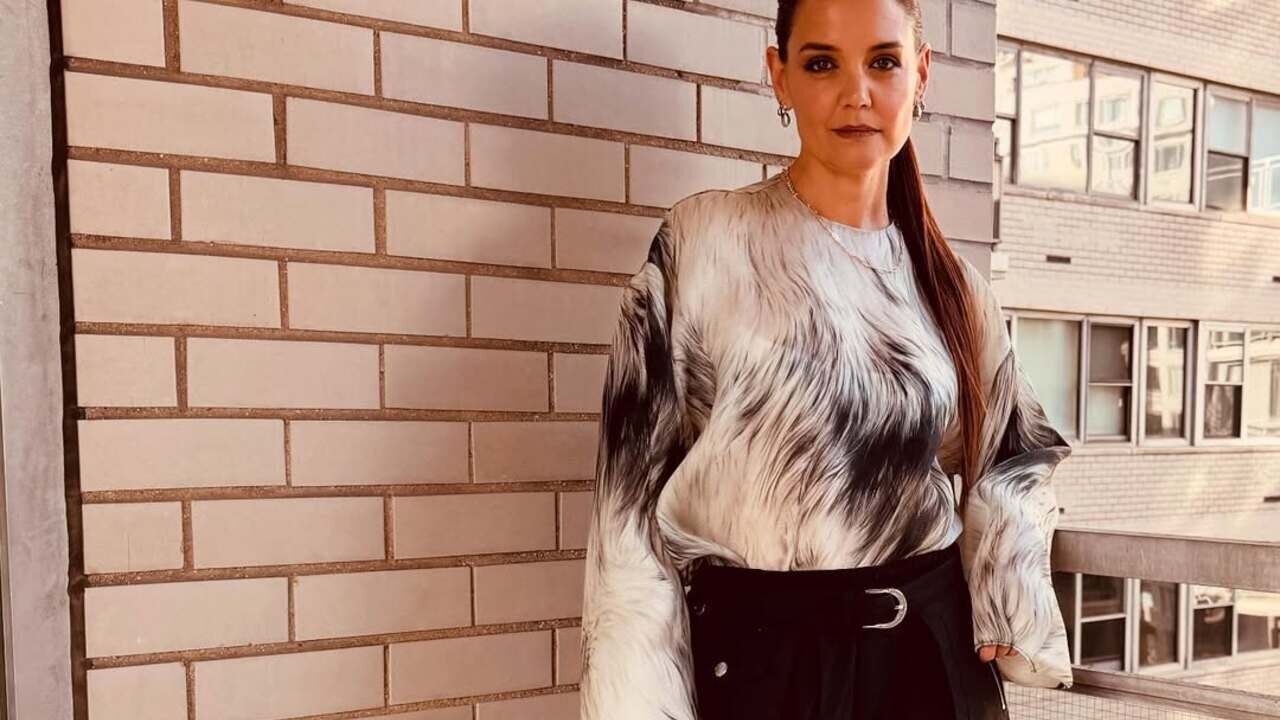 O segredo de Katie Holmes para unir luxo e bolsos gigantes (você vai querer copiar!)
