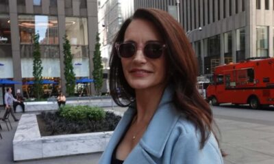 Parece mágica! O jeans de Kristin Davis que faz as pernas parecerem infinitas