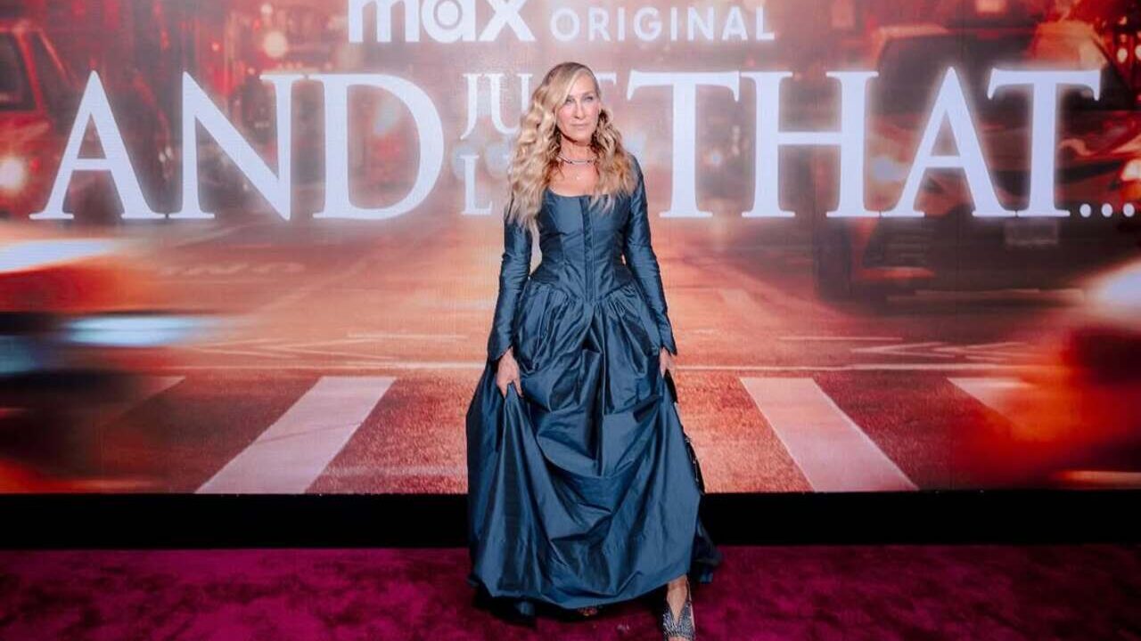 Sarah Jessica Parker choca a todos em Nova York com look ousado!