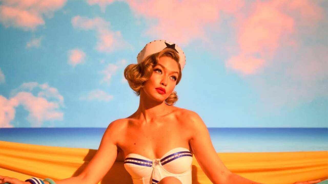 O segredo do verão! Gigi Hadid revela chinelos Havaianas que vão mudar seu estilo!