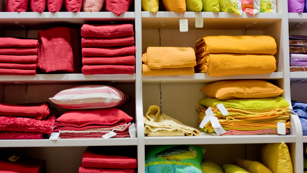 Almofadas e mantas que deixam sua casa irresistível no inverno