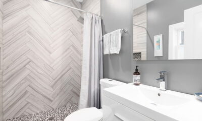 Como azulejos certos podem transformar até banheiros pequenos