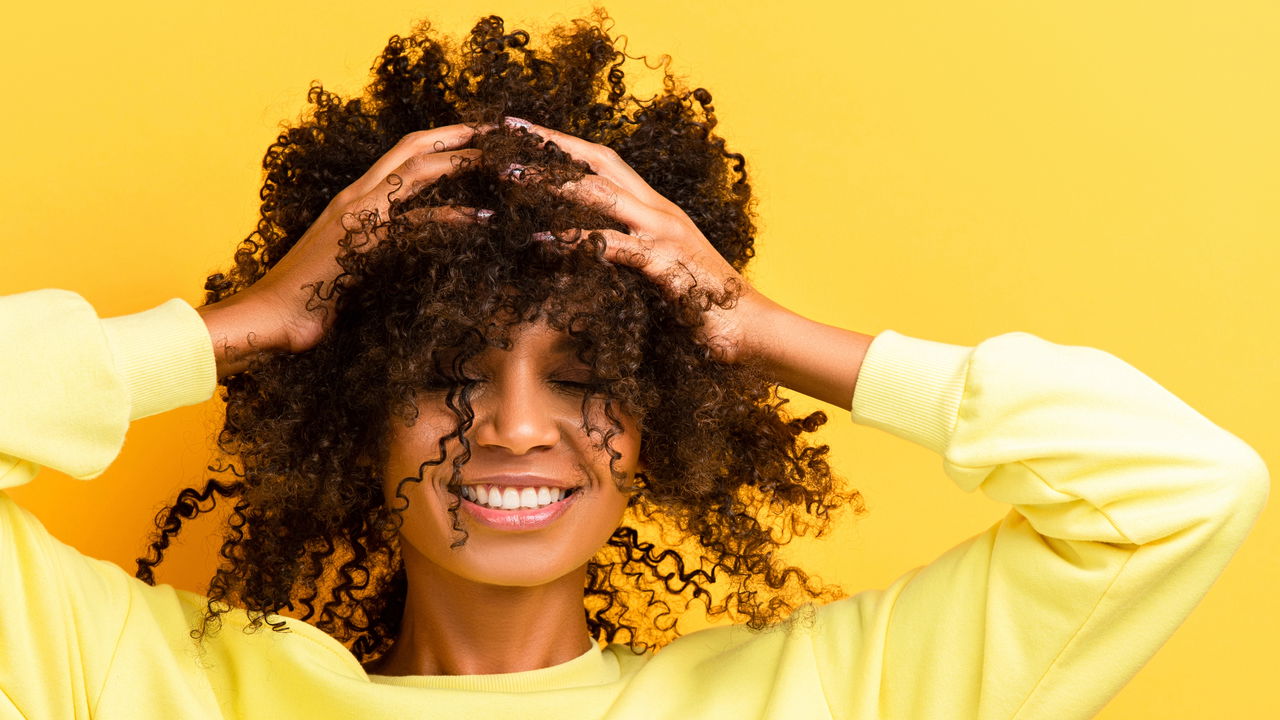 Cuidados que todo cabelo crespo precisa para brilhar