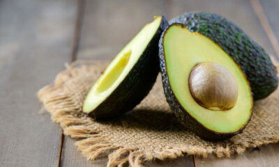 O poder escondido da casca de abacate vai te surpreender