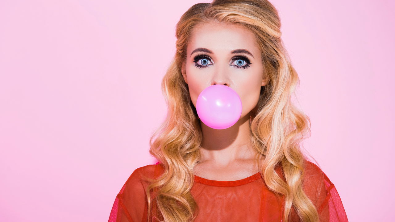 Remover chiclete da roupa nunca foi tão fácil com essas dicas