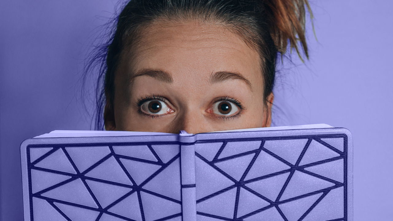 Cor do ano 2025 promete transformar moda e decoração