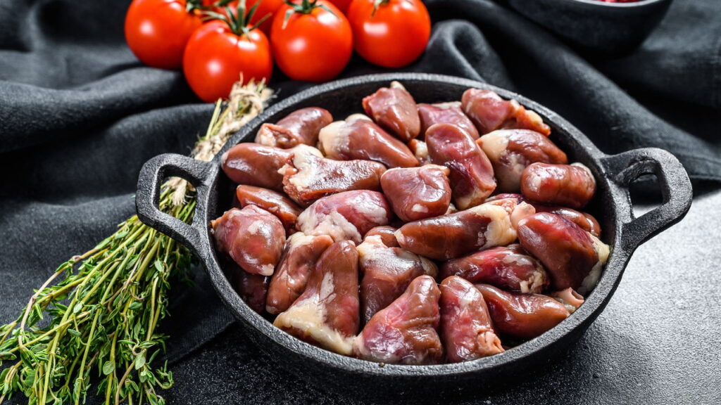 Esse coração de frango na frigideira derrete na boca