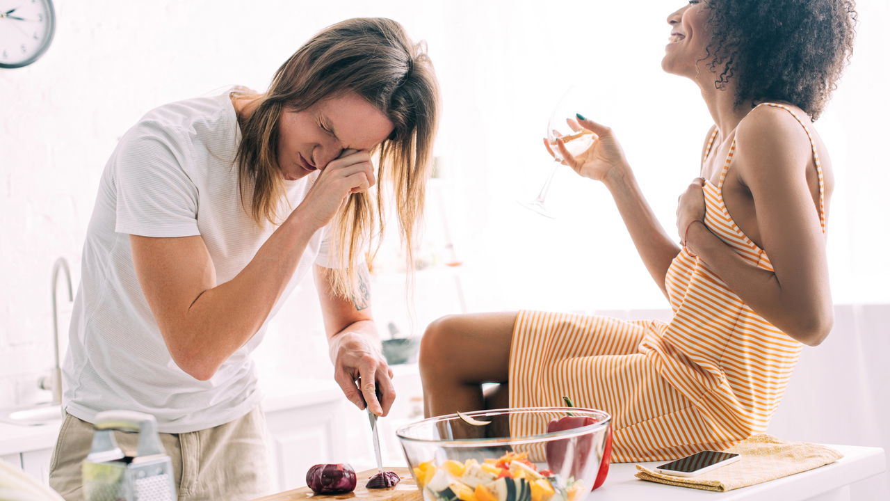 Corte cebola sem chorar e saiba mais 3 truques incríveis