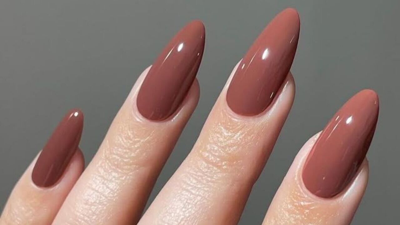 5 cores de esmaltes para 2025! Elegância, estilo e personalidade nas suas unhas