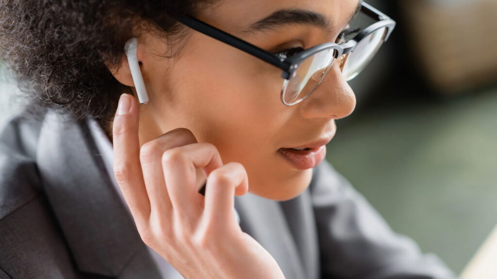 6 fones de ouvido com microfone para melhorar seu home office