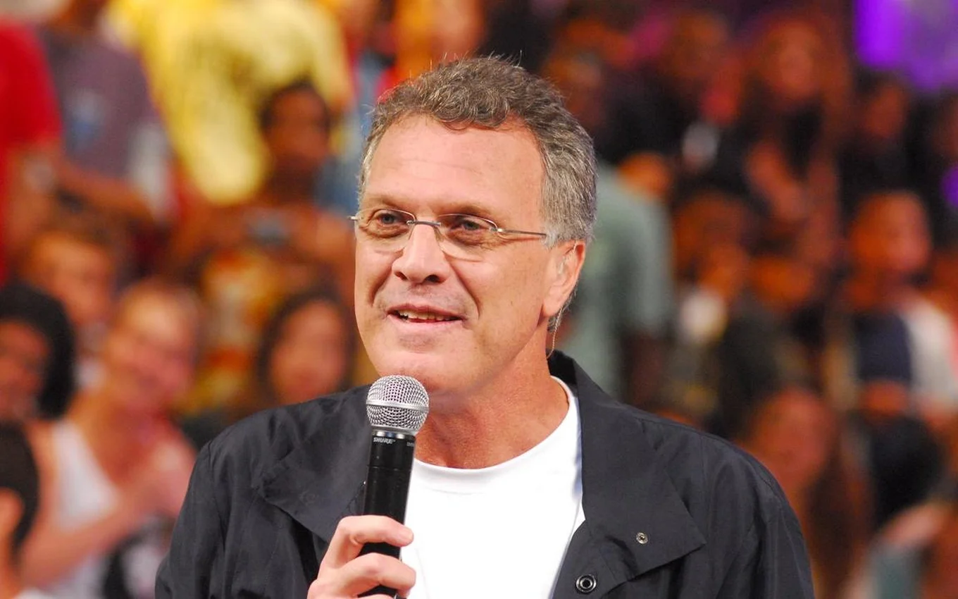 Pedro Bial e Maria Prata inspira com 10 anos de casamento e duas filhas