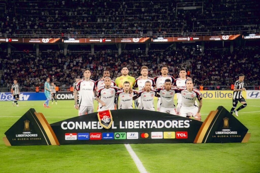 Jogadores do Flamengo no jogo da quarta rodada da Libertadores.