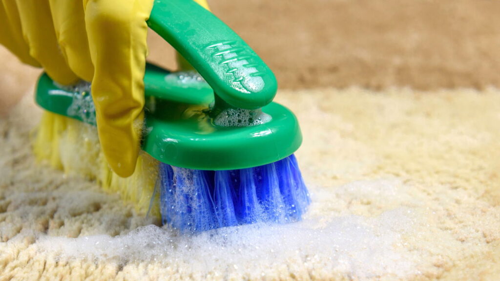 Este erro na hora de lavar tapete estraga o material