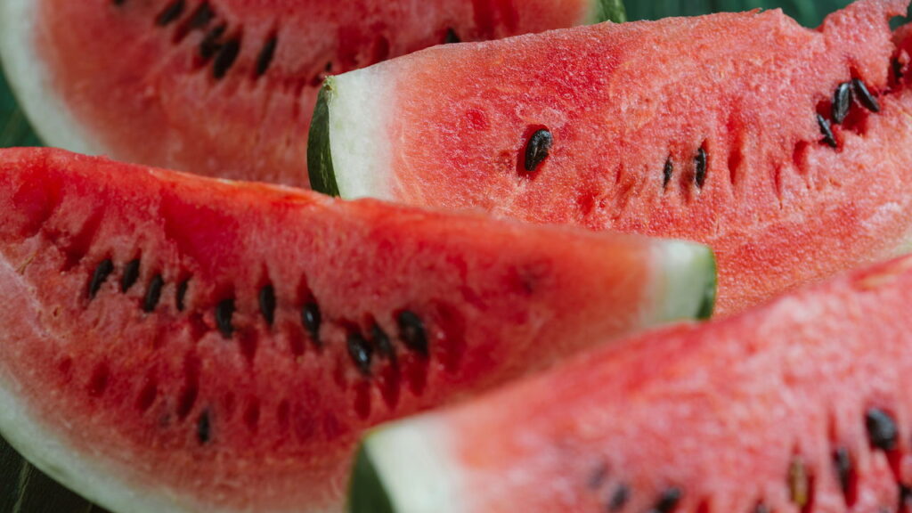 Melancia é a aliada secreta de quem quer mais saúde sem esforço