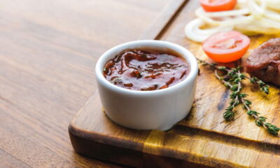 Molho barbecue caseiro perfeito para carnes e lanches