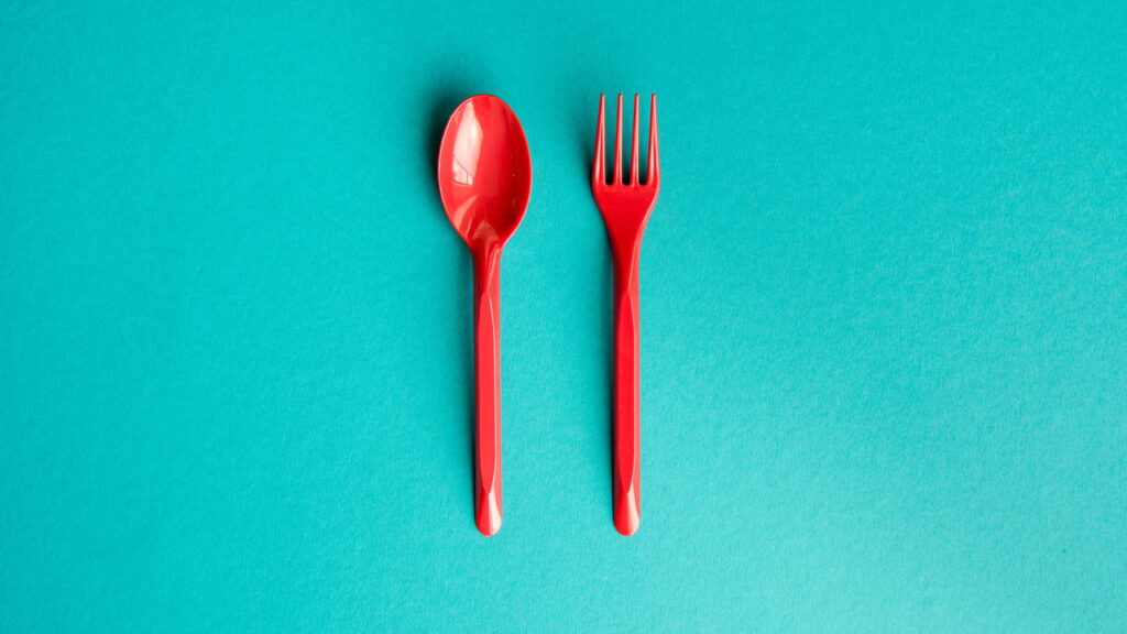 Como reduzir o uso de plástico no dia a dia de forma eficiente