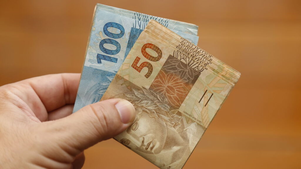 Renda do brasileiro dispara com os benefícios sociais