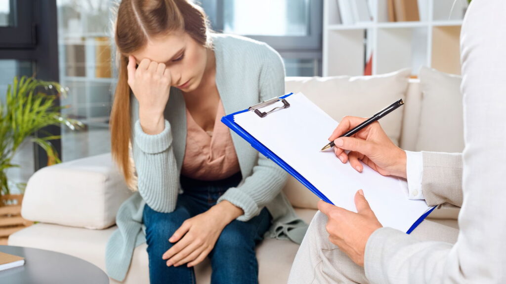 Psicólogos apontam que o cansaço mental nem sempre está ligado ao trabalho, o que reduz o descanso mental e aumenta a fadiga cognitiva