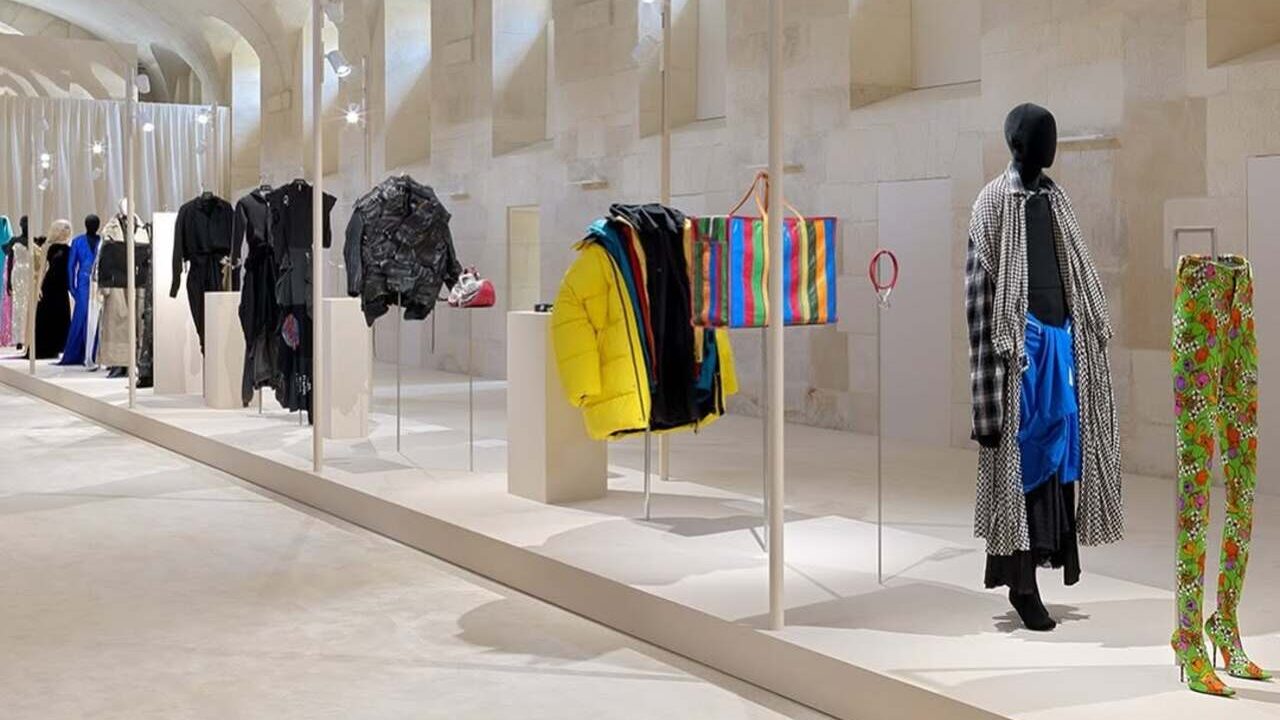 Demna Gvasalia e Balenciaga! O adeus que marca o fim de uma era na moda